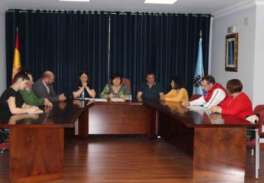 O grupo de Goberno de Lousame aproba o convenio colectivo do persoal laboral, que os equipara en dereitos co funcionariado